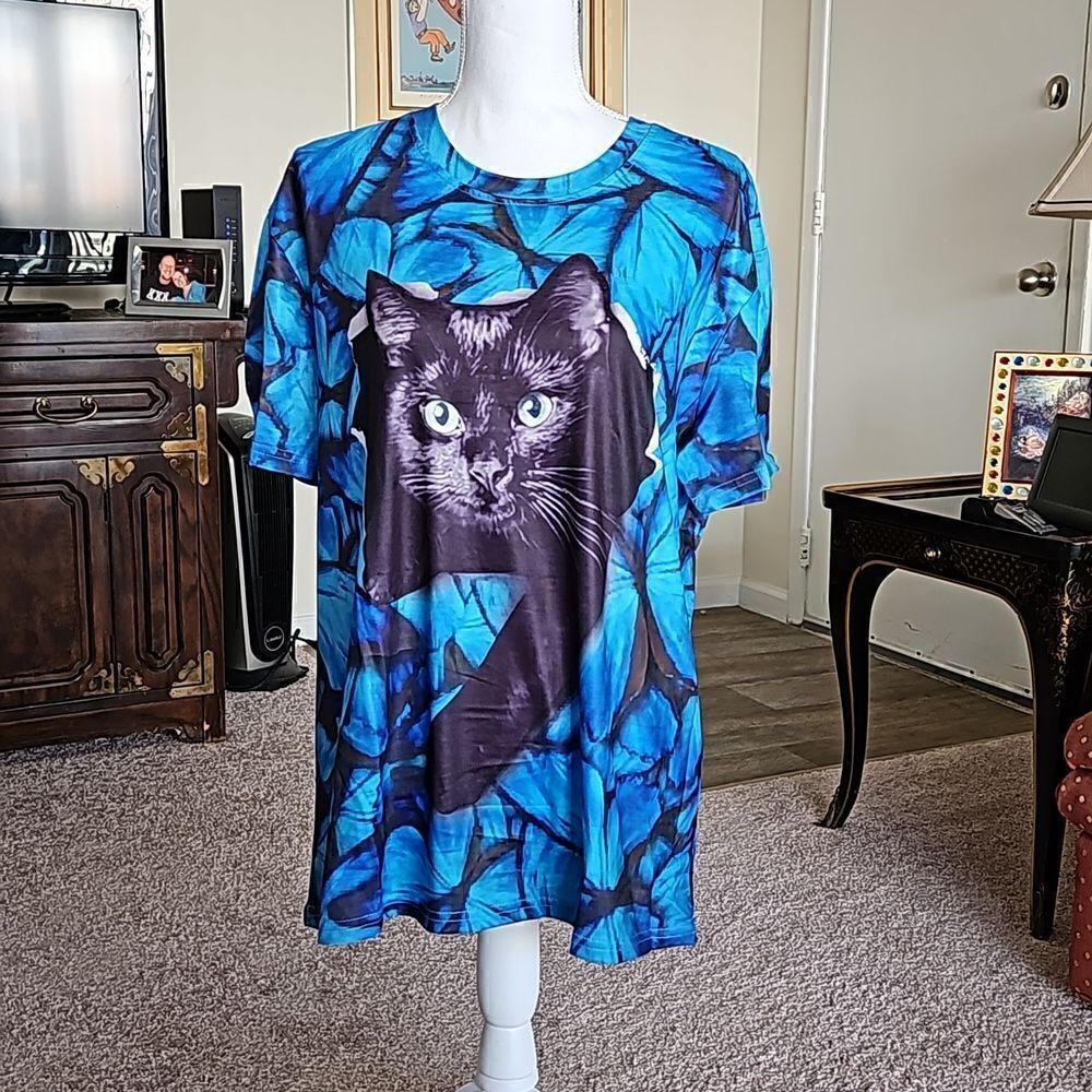 NWOT  Blue marble print short sleeve tee shirt with large black cat.